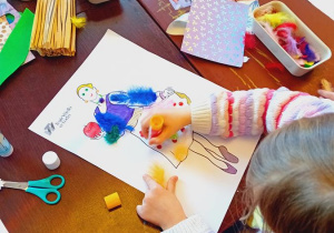 Natalia projektuje strój