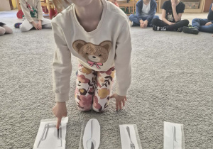 Iga nazywa elementy zastawy