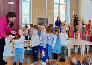 Tygryski grają na instrumentach