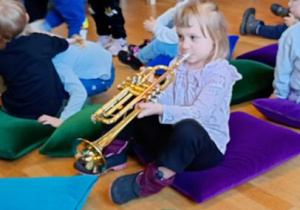 Małgosia gra na instrumencie