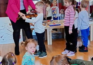 Tygryski grają na instrumentach