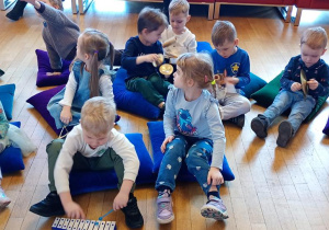 Tygryski grają na instrumentach