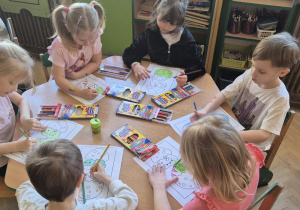 aktywność plastyczna przy stoliku