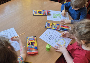 aktywność plastyczna przy stoliku