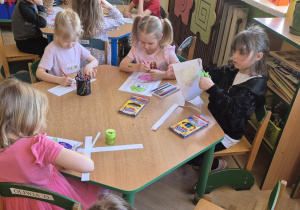 aktywność plastyczna przy stoliku