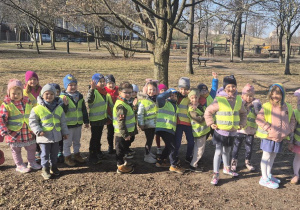 zdjęie grupowe w parku