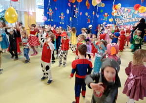 Puchatki uczastniczą w Balu Karnawałowym