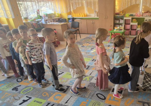 dzieci składają życzenia