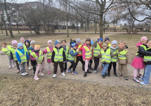 zdjęcie grupowe w parku