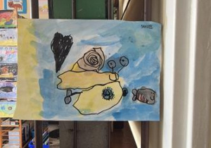 prace dzieci namalowane wcześniej w przedszkolu