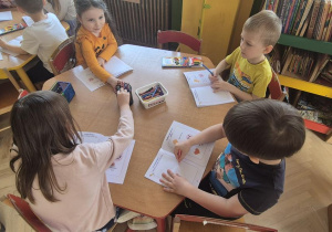 praca przy stolikach