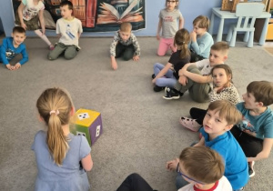 Zabawa matematyczna z kostką edukacyjną