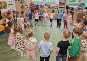 dzieci świętują urodziny