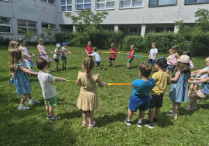 zabawa ruchowa z gumą animacyjną