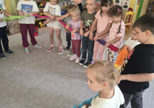 zabawa utrwalająca nazwy kolorów z gumą animacyjną