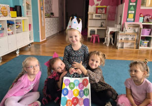 Oliwka w koronie urodzinowej