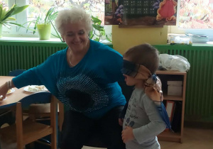 Jasio odgaduje nazwę owocu na podstawie smaku