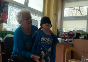 Natan odgaduje nazwę owocu na podstawie smaku