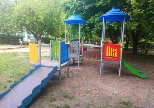 Zabawka ogrodowa ze zjeżdżalnią i mostkiem